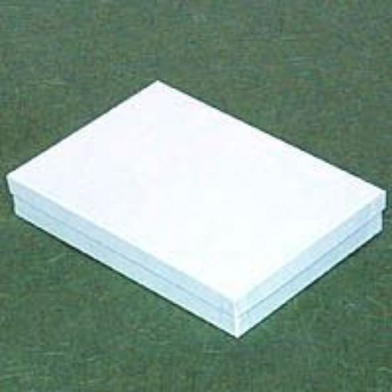 Picture of White Cotton Filled Gift Box 8 x 5 1/2 x 1 1/4 Inch