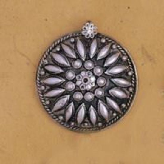 Picture of White Base Metal Pendant 43mm