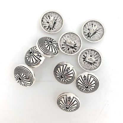 Picture of Basemetal Man In Maze Concho Button 18mm